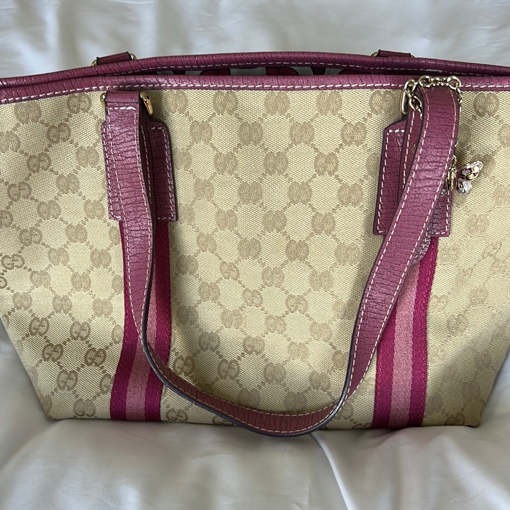 Tote bag.